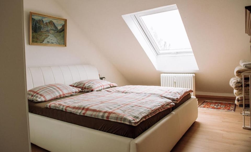 Bed, Bedroom, internet