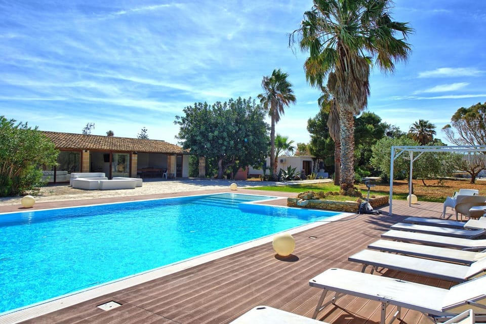 Pool view, Swimming pool, sunbed
