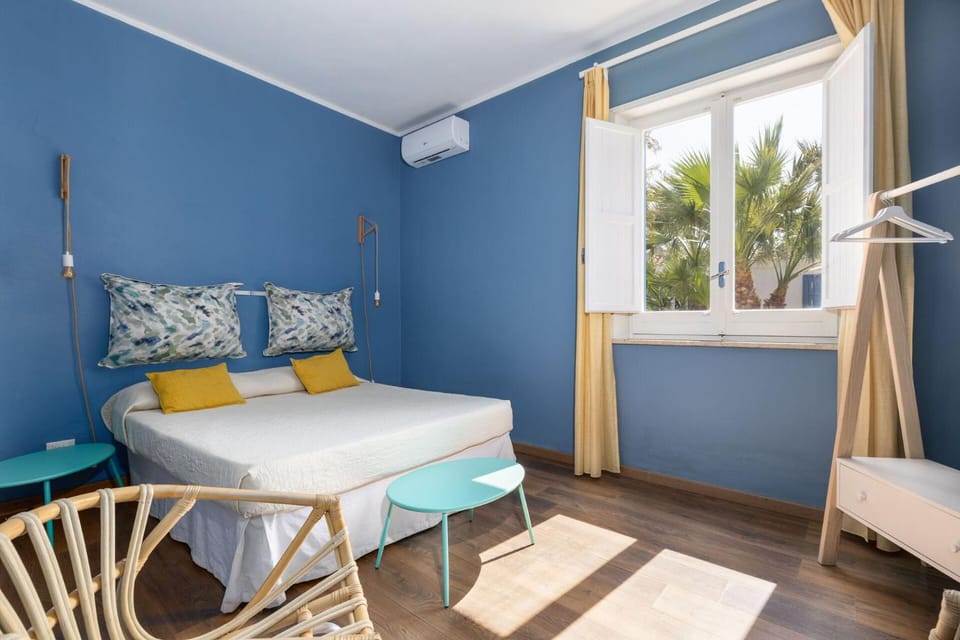 Bed, Photo of the whole room, Bedroom, air conditioner