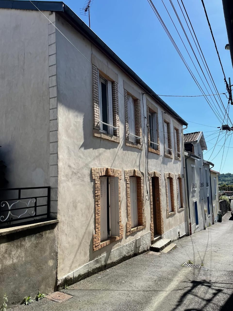 Property building, Neighbourhood