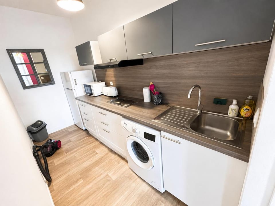 microwave, washing machine, kitchen