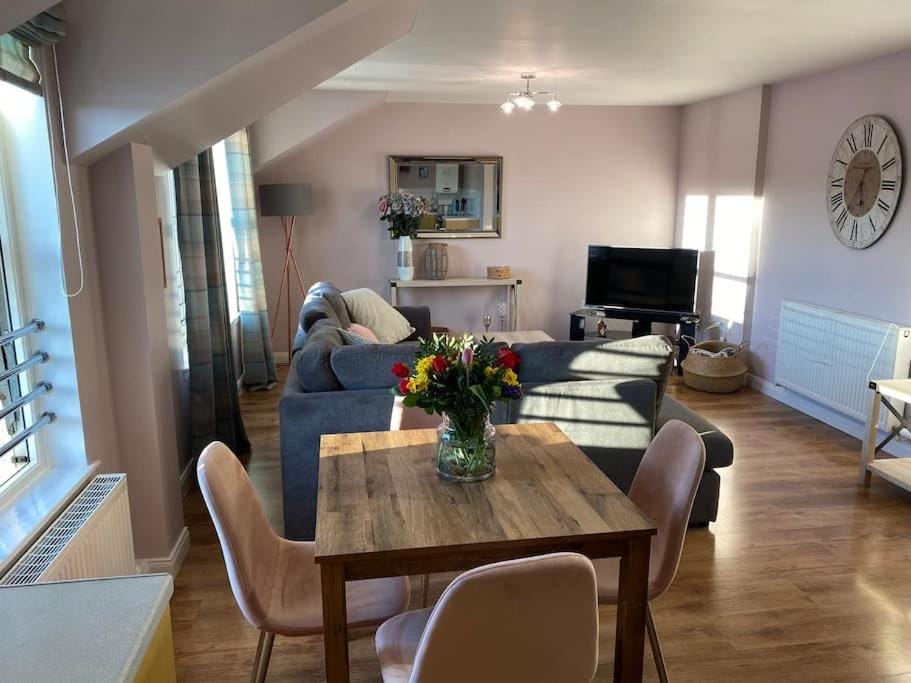 A Modern 2 Bedroom Apartment with Beautiful Views Apartment in Scotland