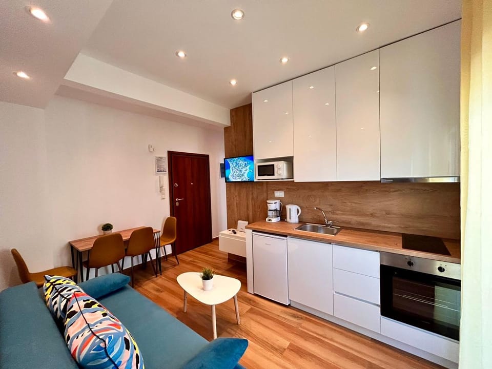 TV and multimedia, Coffee/tea facilities, Kitchen or kitchenette, Living room, Seating area, Dining area, minibar, pet friendly, stove