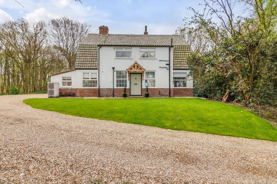 Property building, Spring, Day, Natural landscape, Garden, Garden view