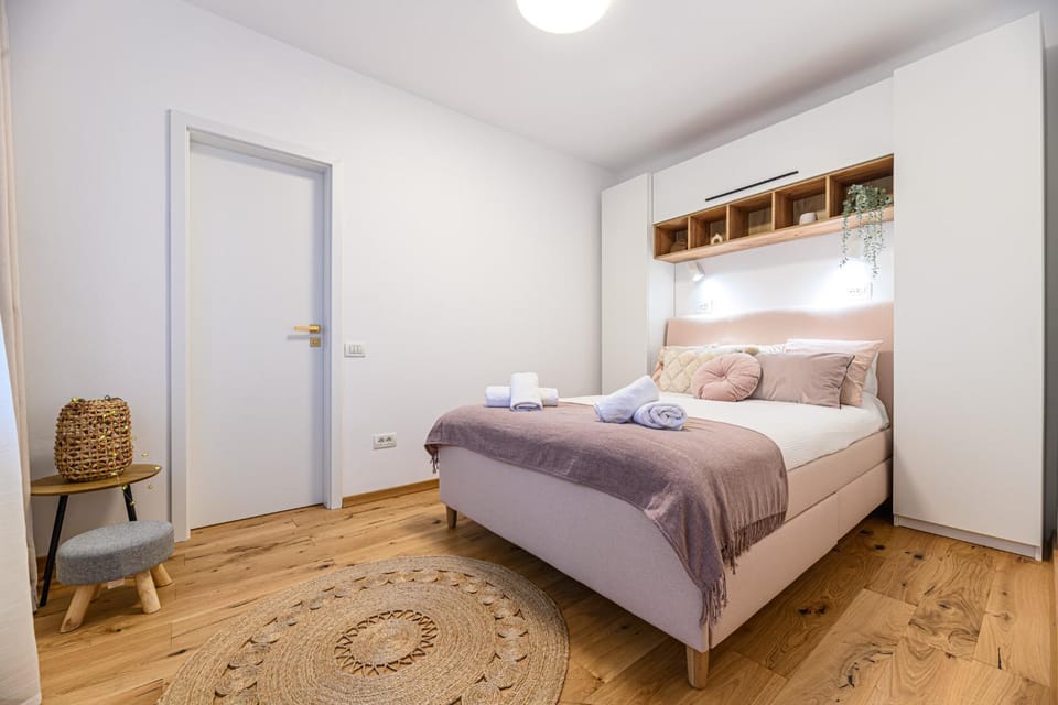 Bed, Photo of the whole room, Bedroom, towels, wardrobe