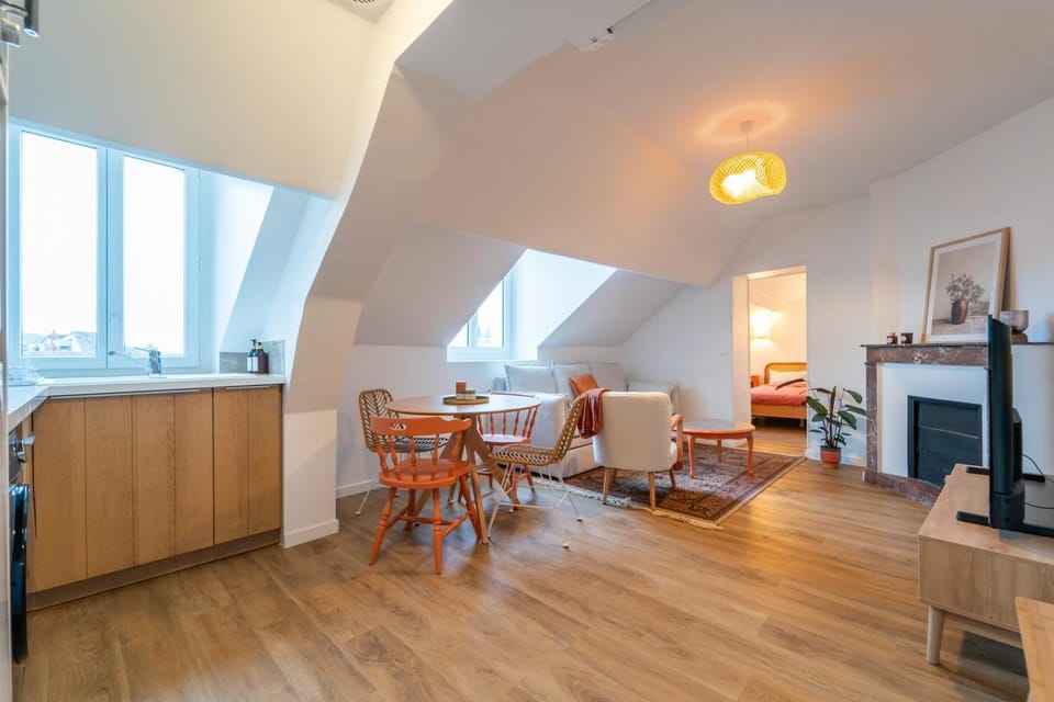 Seating area, Dining area