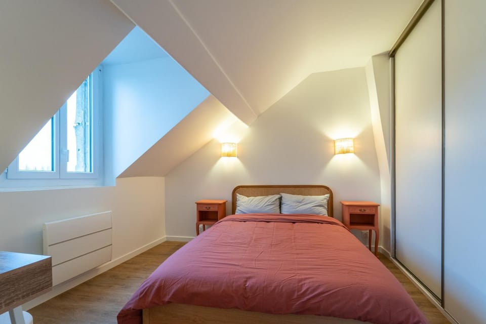 Bed, Photo of the whole room