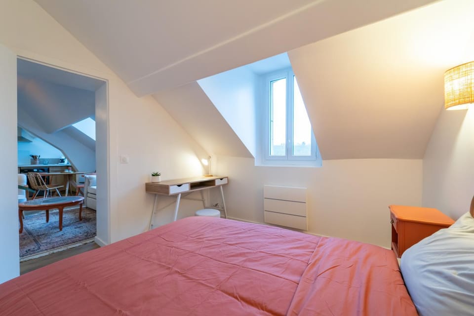 Bed, Photo of the whole room