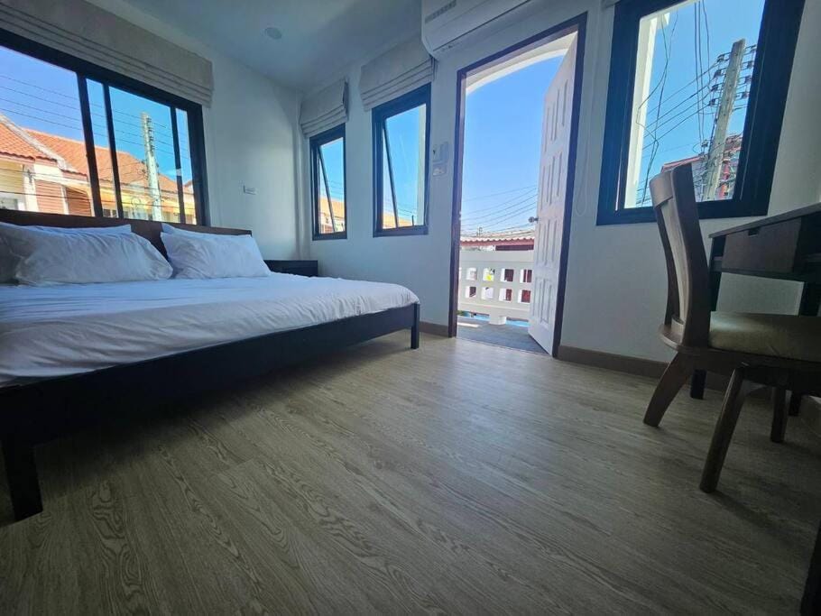 Bed, View (from property/room), Balcony/Terrace