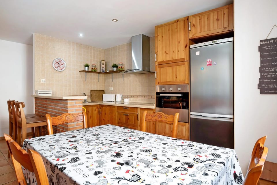 Property building, Kitchen or kitchenette, Living room