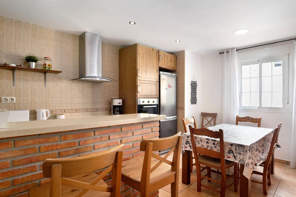 Property building, Kitchen or kitchenette, Living room