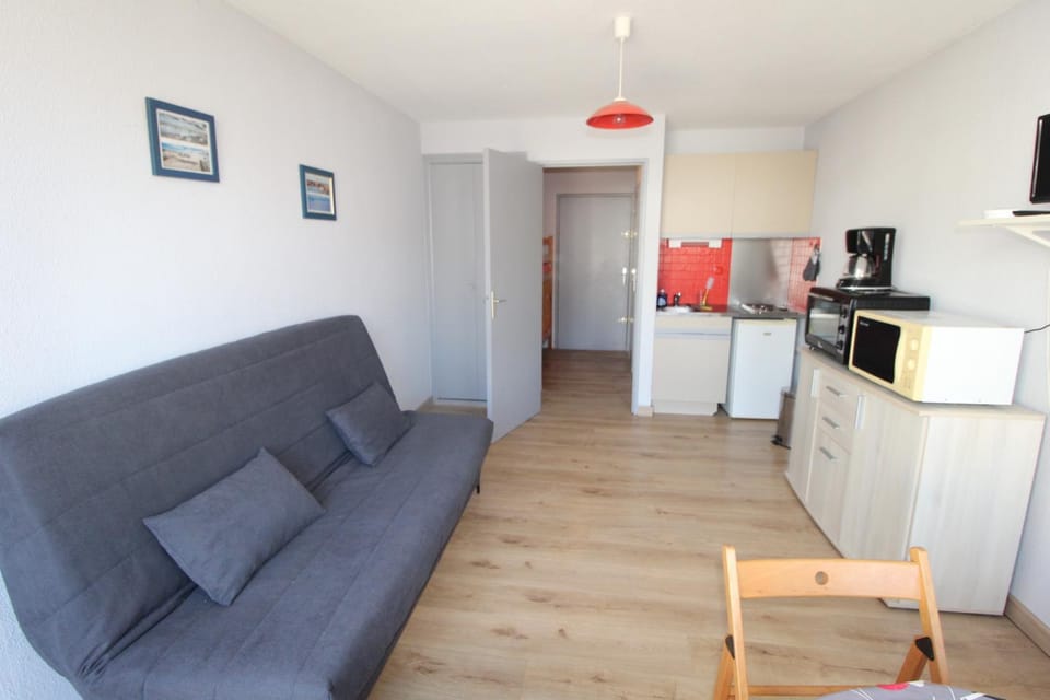 Grau du Roi studio cabine 4 personnes 300 m de la plage Cabin in Le Grau-du-Roi