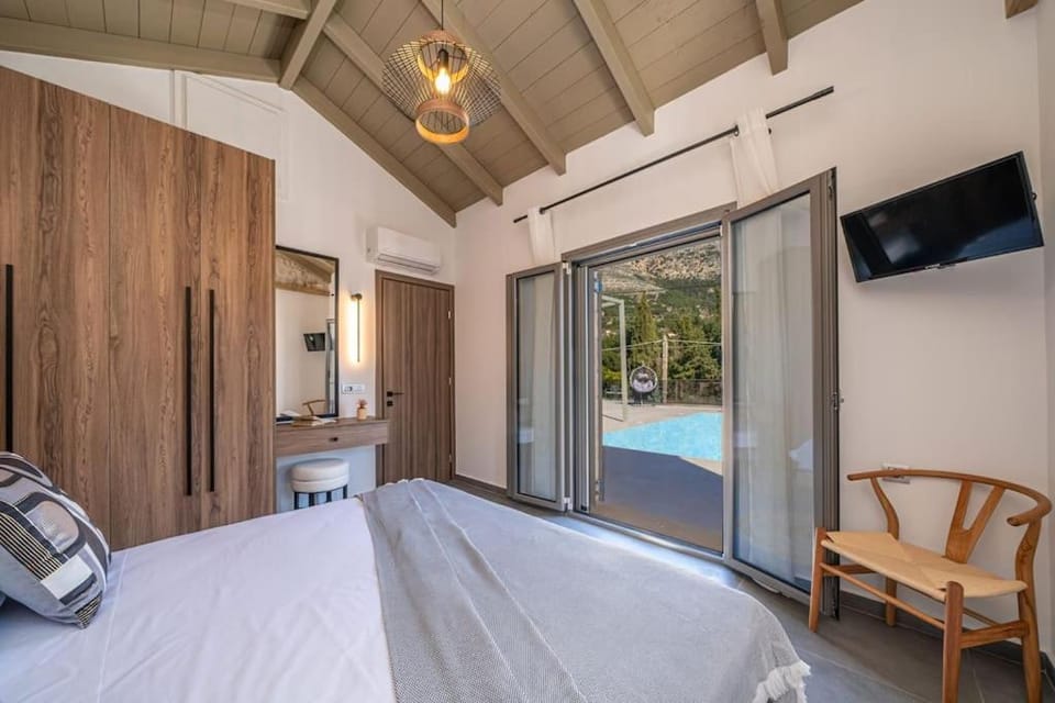 Bedroom, Pool view