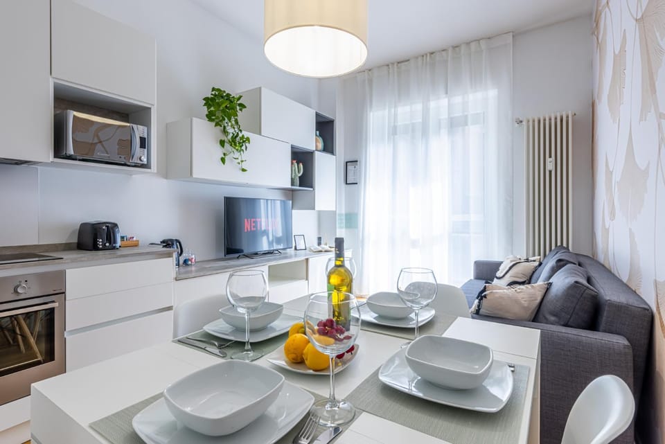 TV and multimedia, Coffee/tea facilities, Living room, Dining area, dishwasher, locker, minibar, pet friendly, toaster, air conditioner