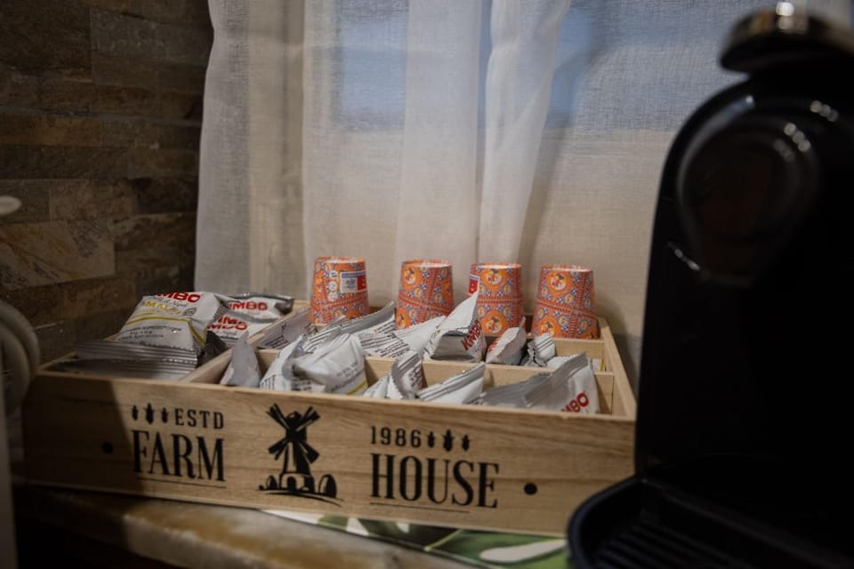 Coffee/tea facilities, Food and drinks