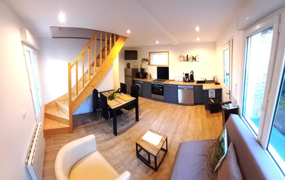 TV and multimedia, Kitchen or kitchenette, Living room, Seating area