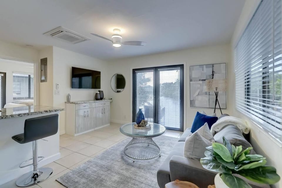 Waterfront Deck Pool Kayak Apartment in Wilton Manors
