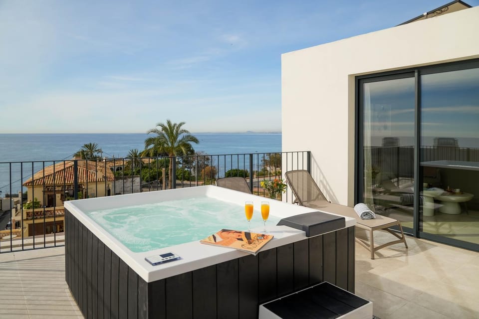 Day, Natural landscape, Hot Tub, Balcony/Terrace, Sea view, sunbed