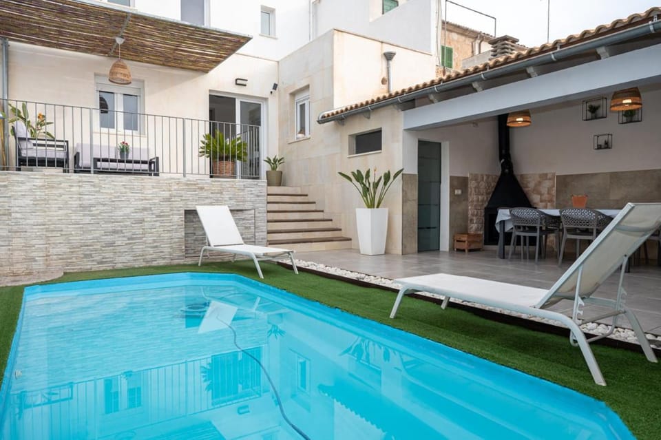 Patio, Balcony/Terrace, Pool view, sunbed