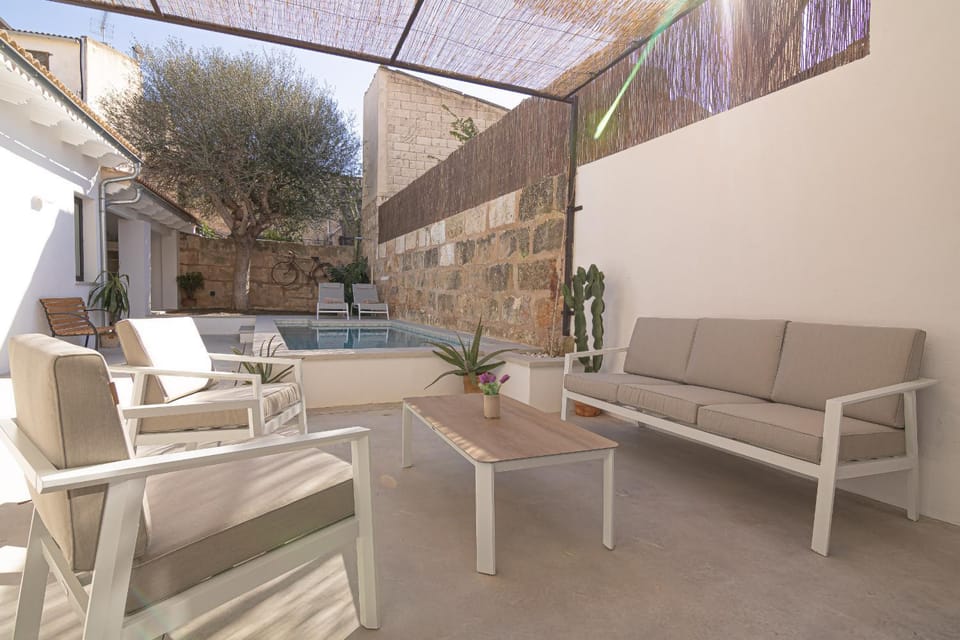 Patio, Day, Garden, View (from property/room), Balcony/Terrace, Living room, Seating area, Garden view, Pool view, Swimming pool, sunbed