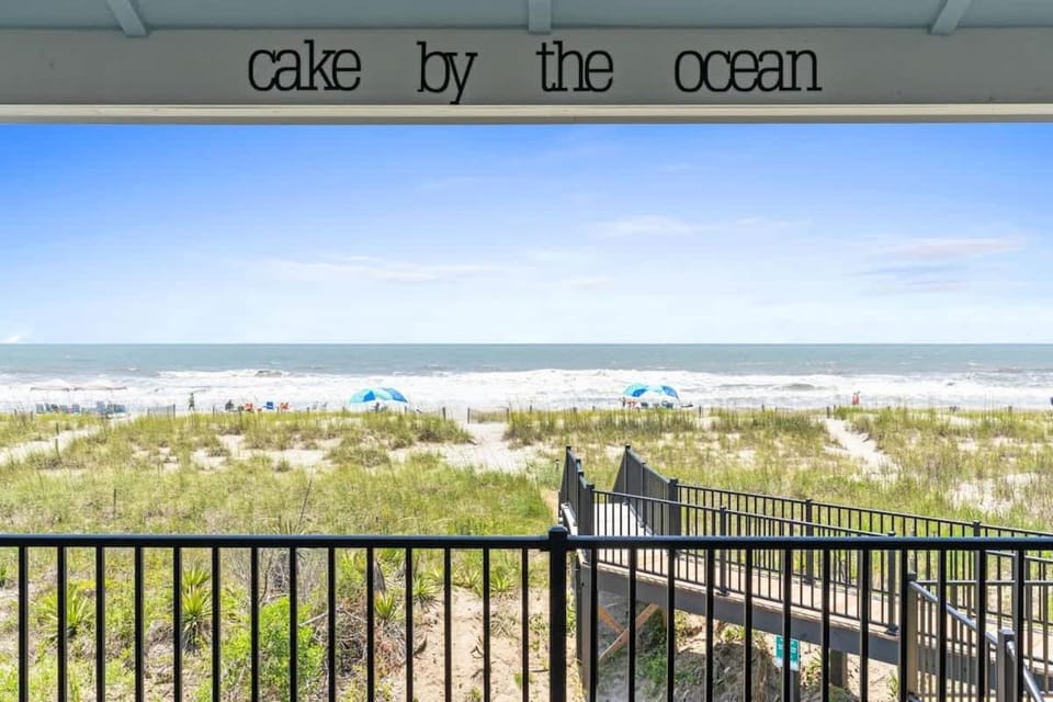 Cake by the Ocean Ocean front home Fully renovated custom finishes House in Holden Beach