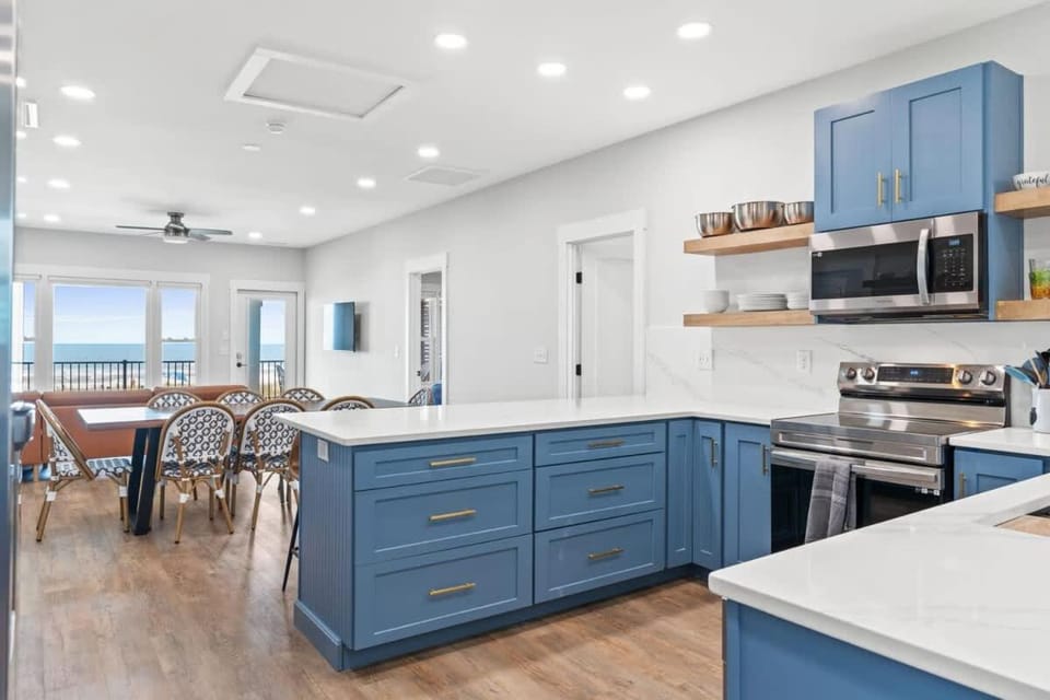 Cake by the Ocean Ocean front home Fully renovated custom finishes House in Holden Beach