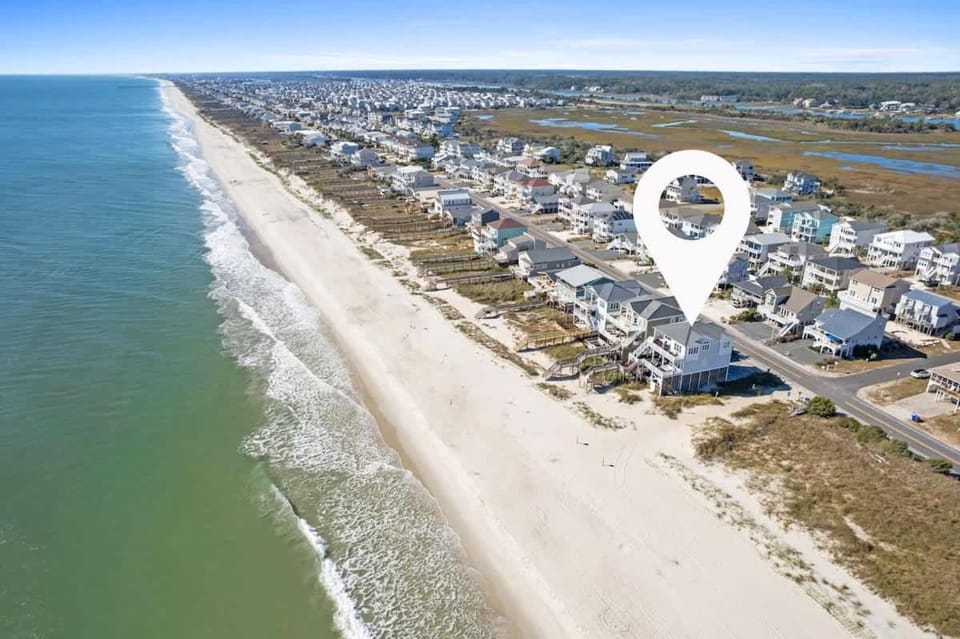 Betty Lou's State of Mind by Brunswick Vacation Rentals - Oceanfront with Hot tub House in Ocean Isle Beach