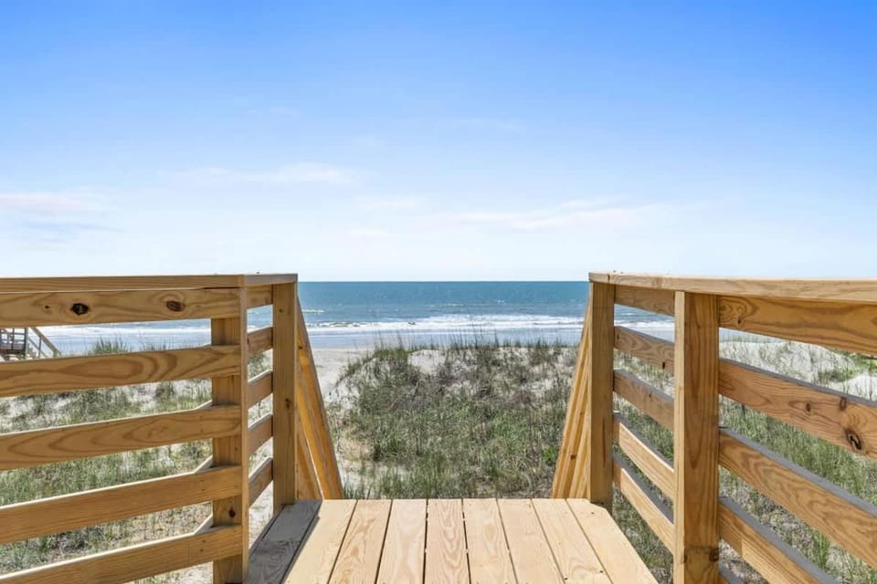 Cheek to Cheek Oceanfront OIB, Brunswick Vacation Rentals House in Ocean Isle Beach
