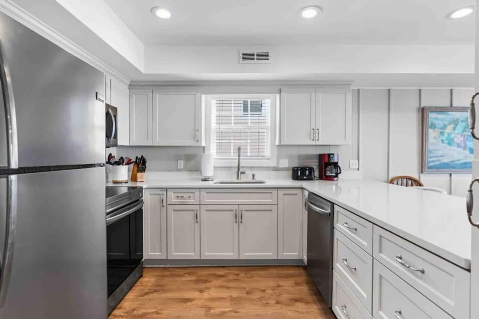 Cheek to Cheek Oceanfront OIB, Brunswick Vacation Rentals House in Ocean Isle Beach