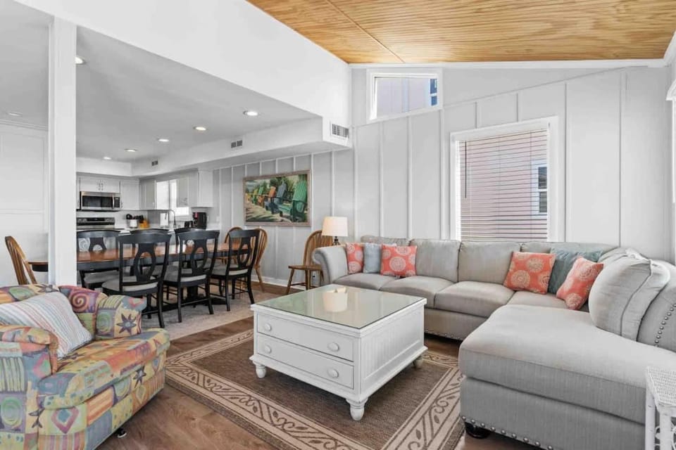 Cheek to Cheek Oceanfront OIB, Brunswick Vacation Rentals House in Ocean Isle Beach