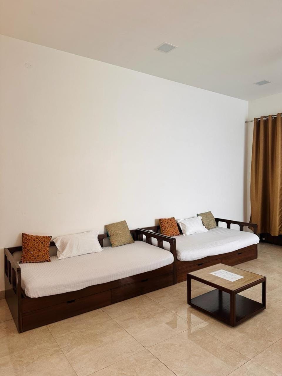 Bed, Living room