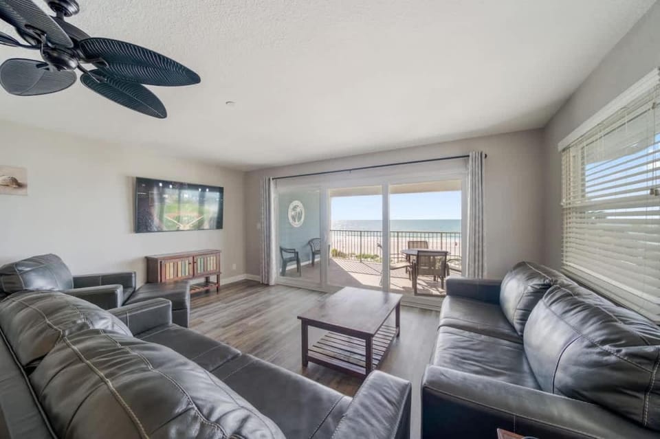 Four Shores Unit 3 Gulf Condo Direct Gulf with Pool and Spa House in Indian Shores