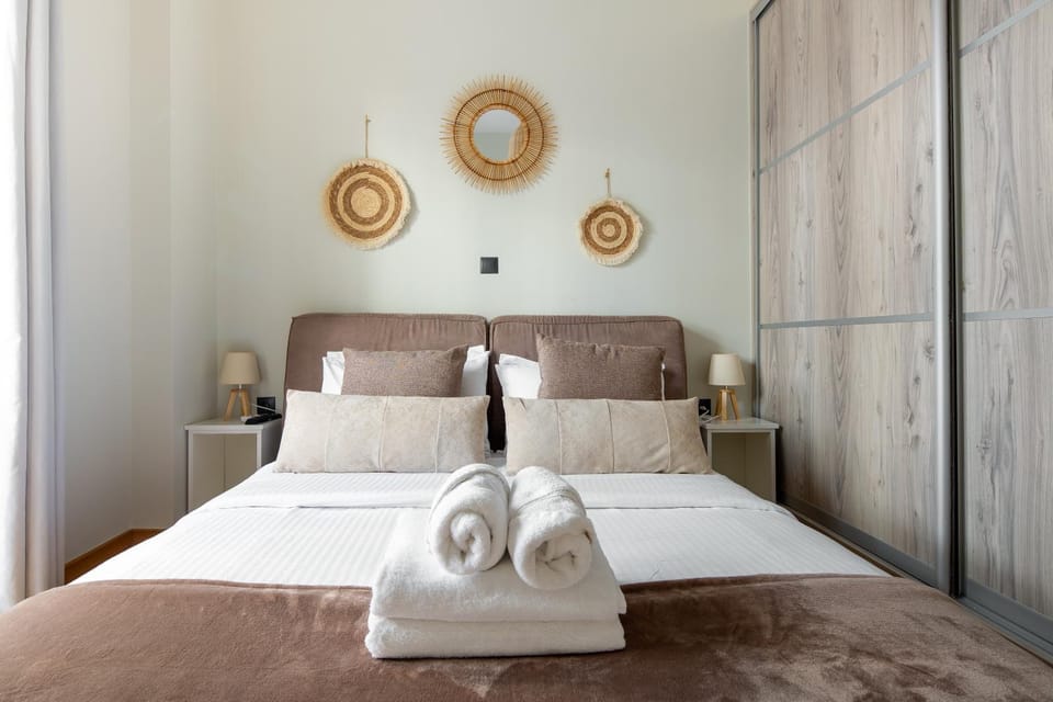 Bed, Bedroom, towels