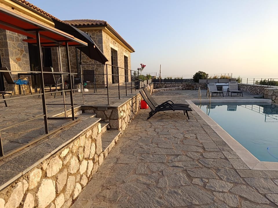 Property building, Swimming pool, sunbed