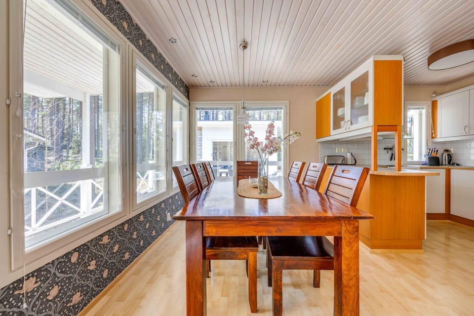 Dining area, kitchen