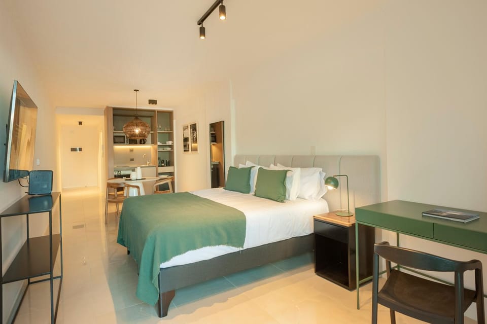 Bed, Photo of the whole room, Seating area, Bedroom