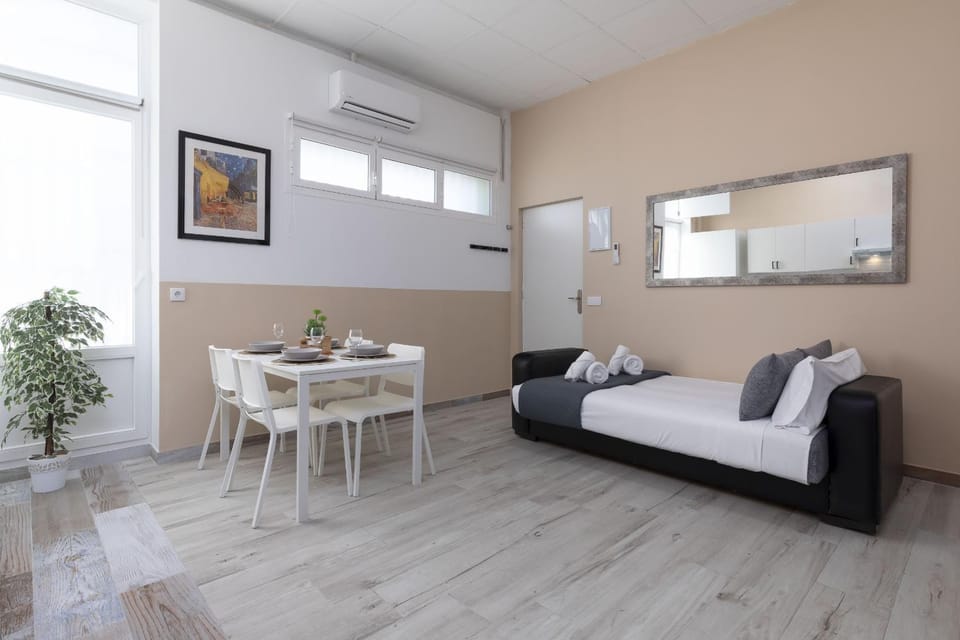 Bed, Living room, Dining area, air conditioner
