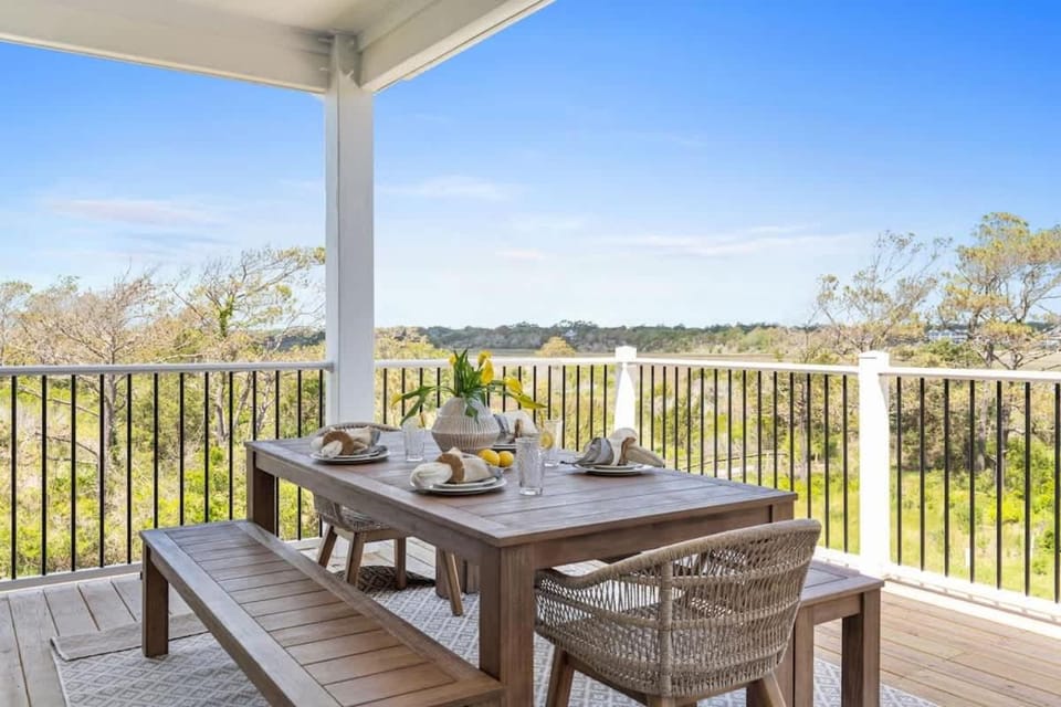 Havanas Moon by Brunswick Vacation Rentals - OIB Home with Pool & Great Location House in Ocean Isle Beach