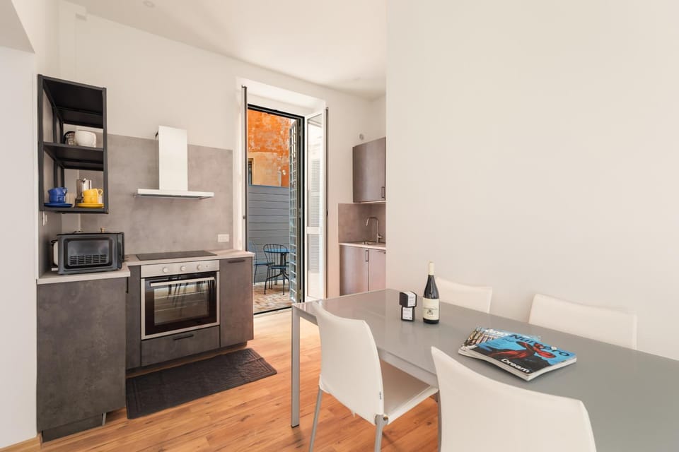 Coffee/tea facilities, Kitchen or kitchenette, Dining area, dishwasher, minibar, pet friendly, stove, toaster