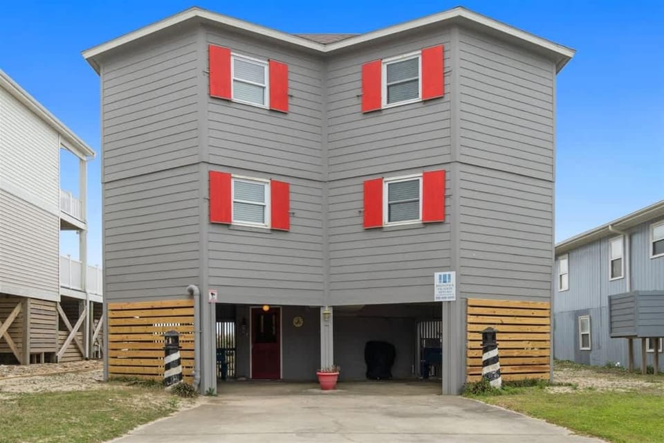 Jay`s Nest Brunswick Vacation Rentals Ocean front home House in Oak Island