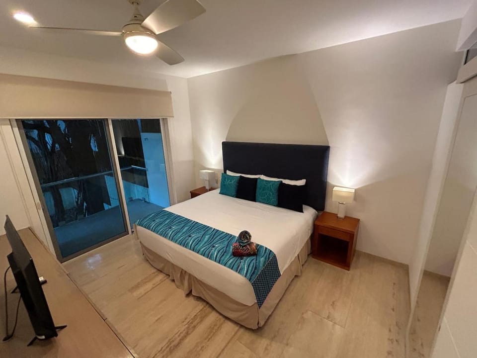 Seaview Roof Pool and Hammock 3 Blocks from Beach Apartment in Playa del Carmen