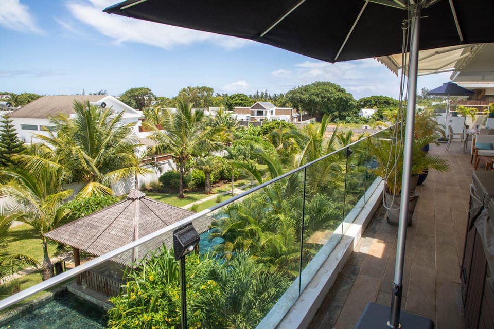 Property building, View (from property/room), Balcony/Terrace, Garden view