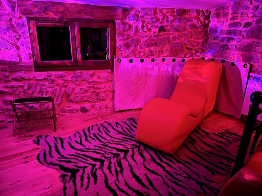 Love room de Blanche Neige House in Occitanie