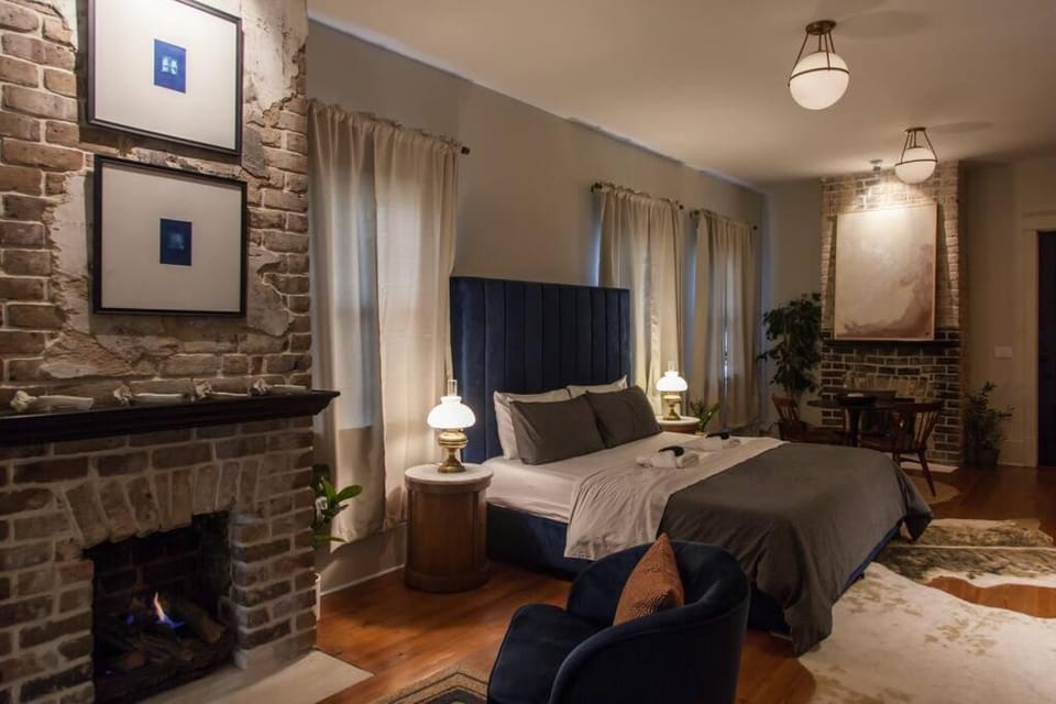 Intimate Library Studio - Minutes to Forsyth Park House in Savannah