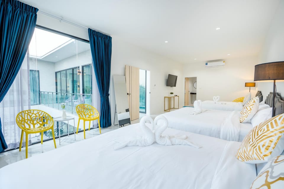 Property building, Bed, Photo of the whole room, Bedroom, towels, air conditioner