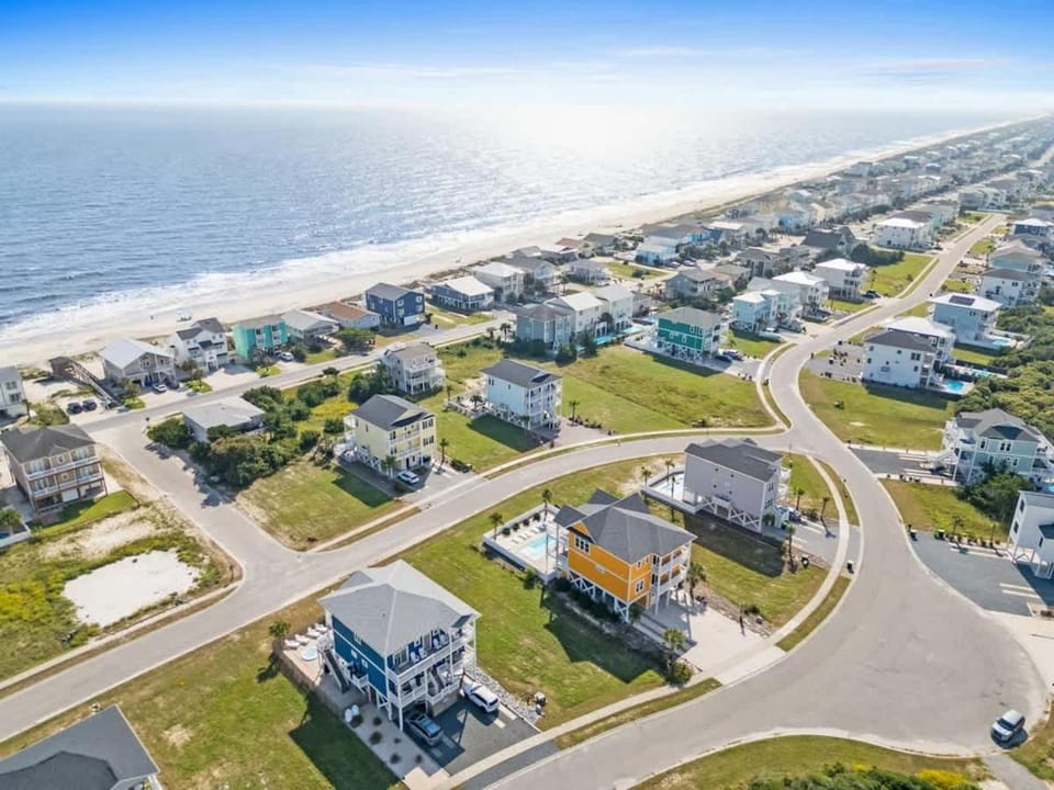Livin` the Dream Brunswick Vacation Rentals Private heated pool House in Ocean Isle Beach