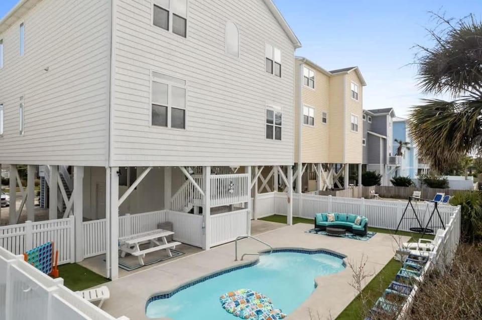 Lost Shaker of Salt - heated private pool, across from the ocean House in Ocean Isle Beach