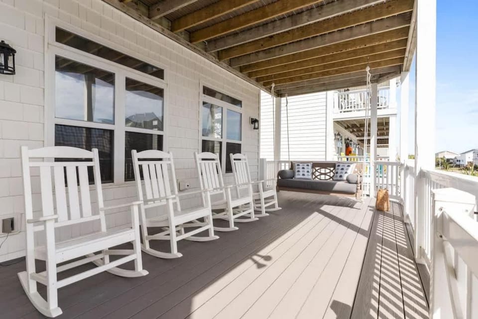 Lost Shaker of Salt - heated private pool, across from the ocean House in Ocean Isle Beach