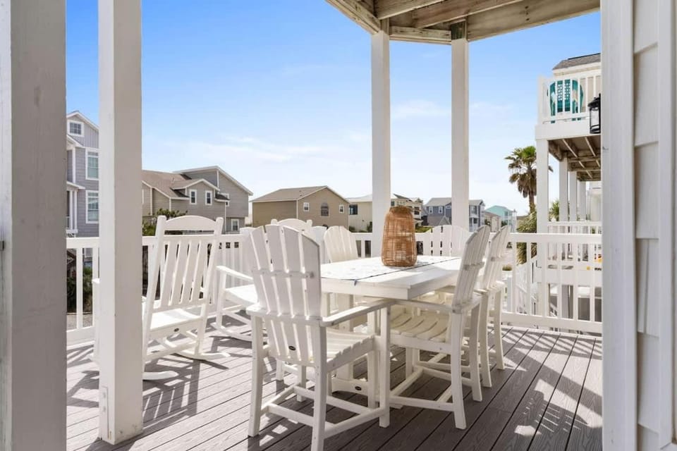 Lost Shaker of Salt - heated private pool, across from the ocean House in Ocean Isle Beach