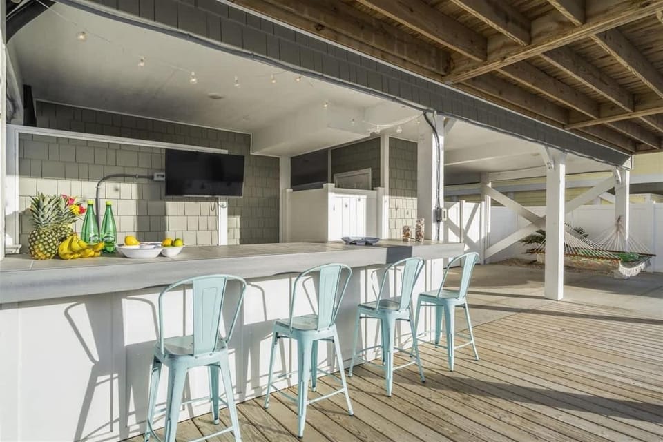 Kind Of A Big Deal Brunswick Vacation Rentals Private home with pool and elevator House in Holden Beach